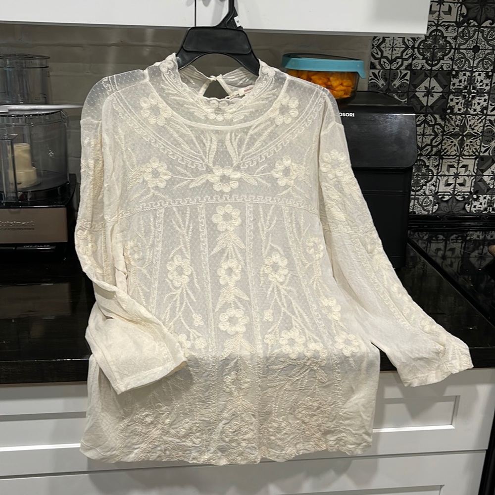 REDUCED Sundance, delicate, gorgeous, long sleeved top.